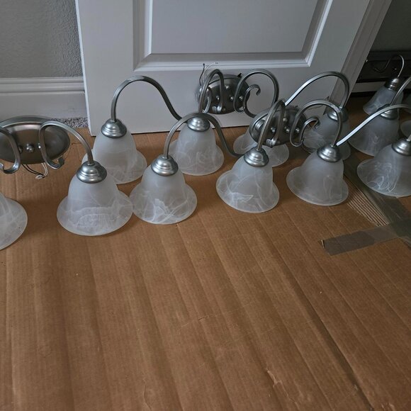 QUORUM SPENCER COLLECTION 2-LIGHT 17" W TRANSITIONAL SATIN NICKEL VANITY FIXTURE - Picture 3 of 6